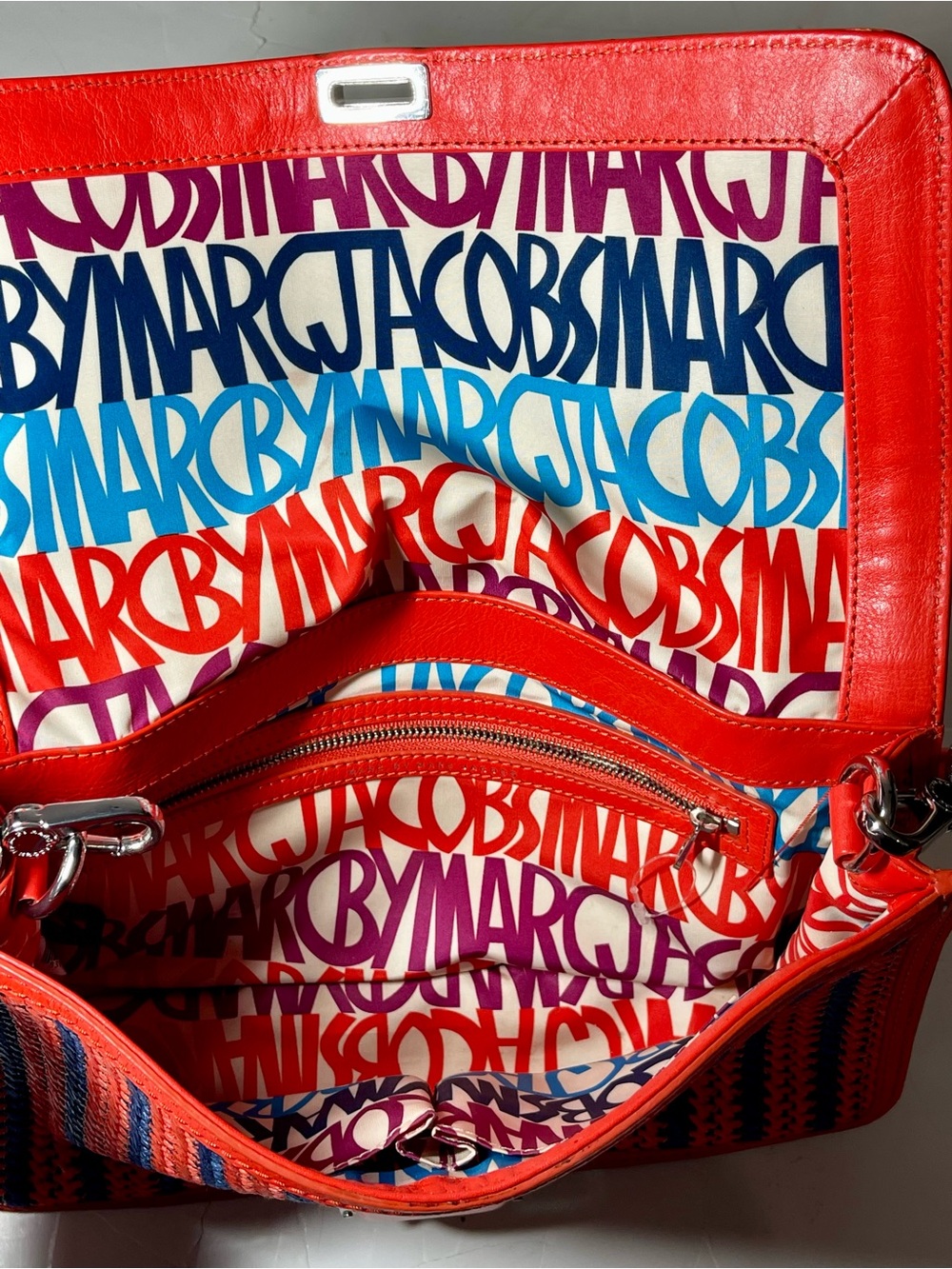 MARC BY MARC JACOBS Red & Navy Straw Shoulder Bag - Picture 9 of 10